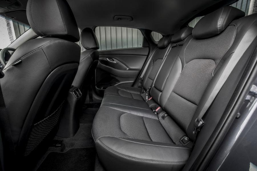 Интерьер Hyundai i30 Fastback (PD) 2018 года  (UK) (фото 2 из 40)